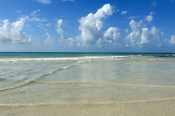 Playa de verano y océano — Foto de Stock