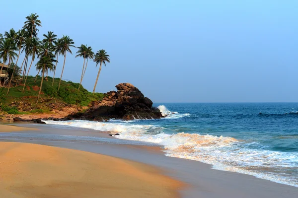 श्रीलंका में उष्णकटिबंधीय समुद्र तट — स्टॉक फ़ोटो, इमेज