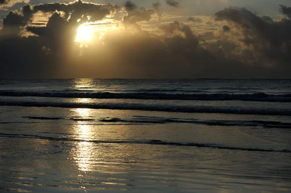 Solnedgång över havet — Stockfoto