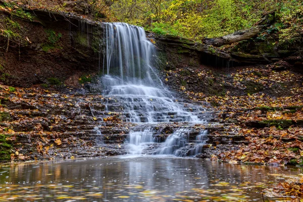 Cachoeira Bela Cascata Floresta Outono Fluxo Suave Sedoso — Fotografia de Stock