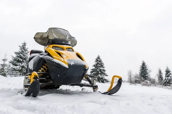 Motos Neve Amarelos Pretos Estão Prontos Para Passeio Aventura — Fotografia de Stock