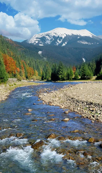 Landscape with river and mountain — Stock Photo, Image