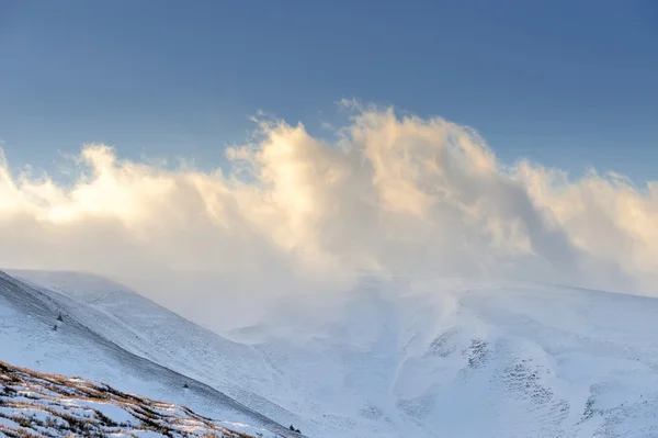 Winterliche Berglandschaft — Stockfoto