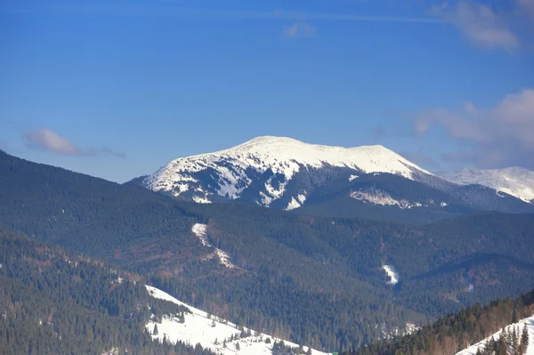 Snö på toppen av berg — Stockfoto