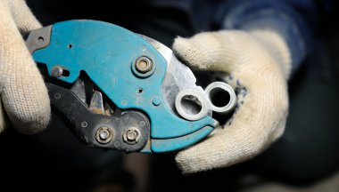 Boru kesici görünümü kapatın