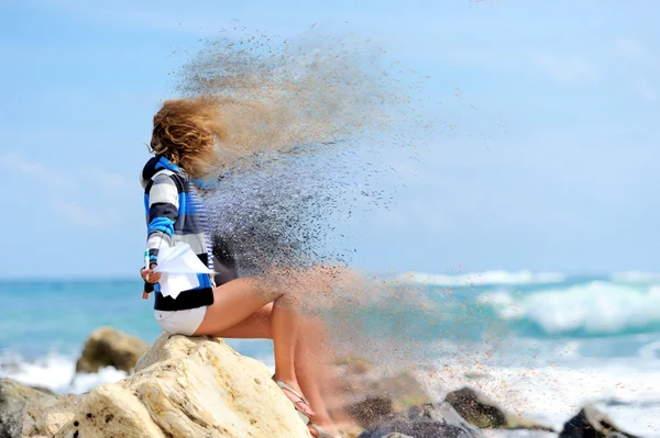 Mooie jonge vrouw — Stockfoto