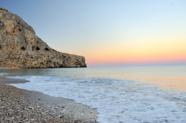 Denizin üzerinde renkli şafak