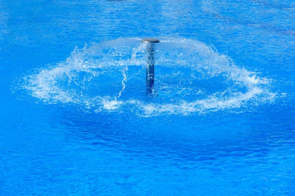 Swimming pool with fountain — Stock Photo, Image