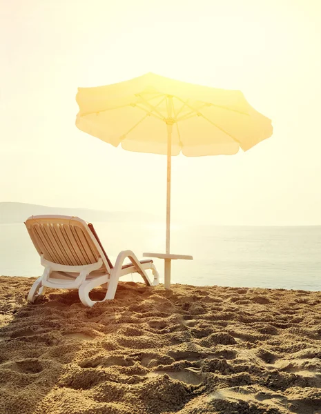 Beach loungers at sunrise — Stock Photo, Image