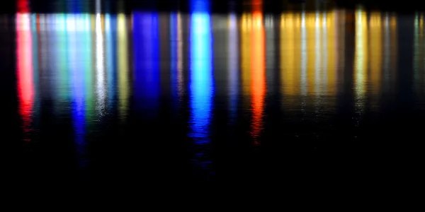 Reflejo de iluminación colorida en agua —  Fotos de Stock