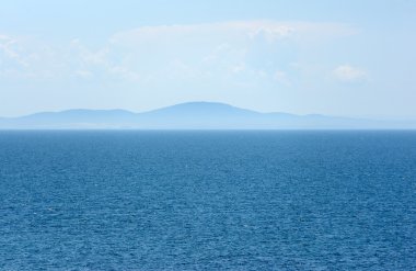 Deniz ve dağ yaz görünümü