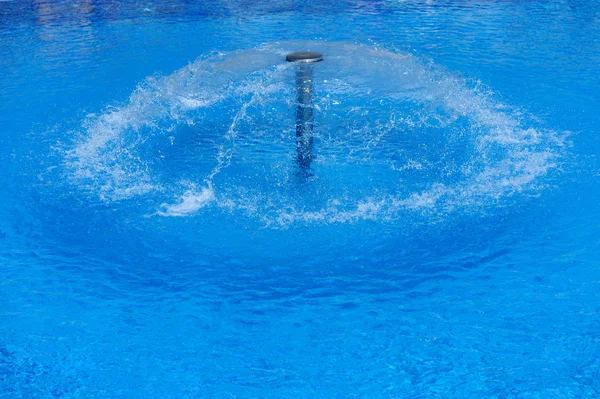 Çeşme ile Yüzme Havuzu — Stok fotoğraf