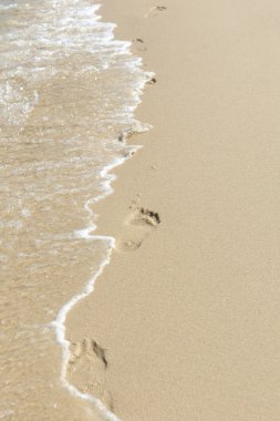 Kumda ayak izleri