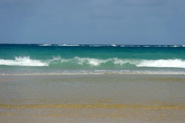 Praia e oceano — Fotografia de Stock