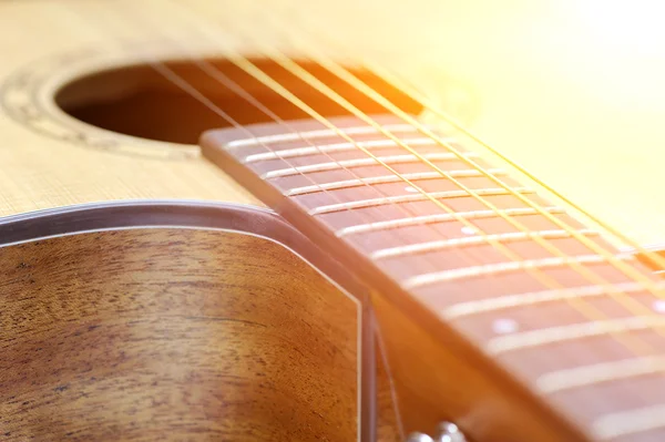 Närbild akustisk gitarr — Stockfoto