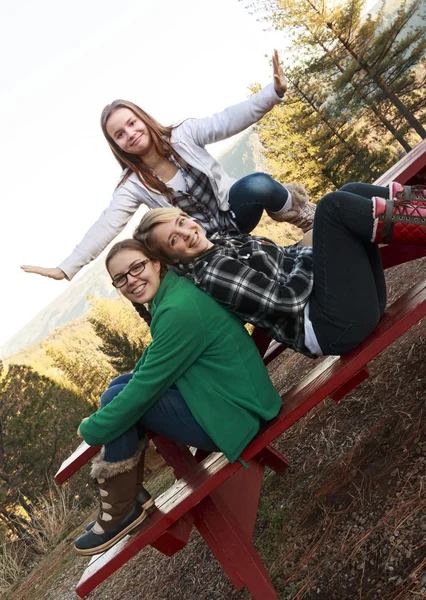 Girls on Picnic Table — Stock fotografie