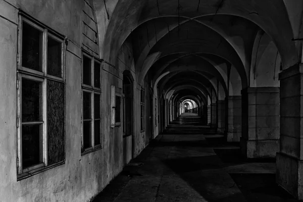 Ősi Árkád Központjában Prága Fekete Fehér Éjszaka — Stock Fotó