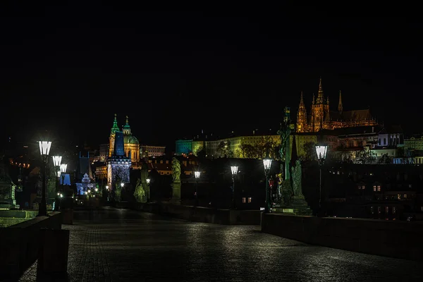 Puente Carlos Praga Por Noche Beu Personas — Foto de Stock