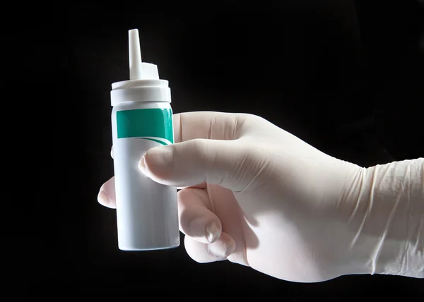 Рука с лекарствами - аэрозоль — стоковое фото