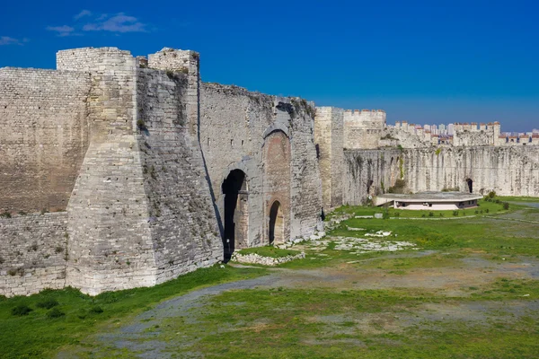 Yedikule hisarlar (siedmiu wieżach twierdzy) w istanbul, Turcja — Zdjęcie stockowe