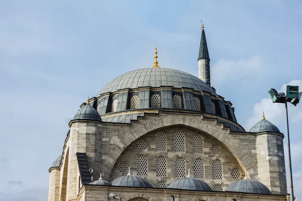 Mešita Istanbulu. styl mešity je barokní. je vyrobena z kamene a mramoru. — Stock fotografie