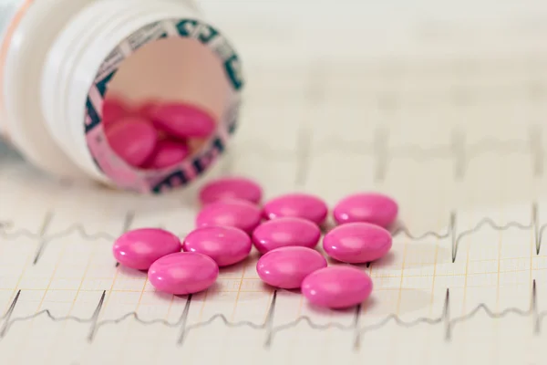 Verschüttete Tablettenflasche. Pillen-Medizin — Stockfoto