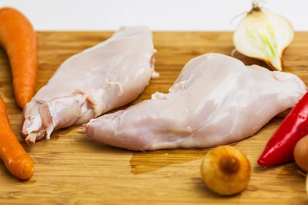 Algunos trozos de carne de conejo cruda —  Fotos de Stock