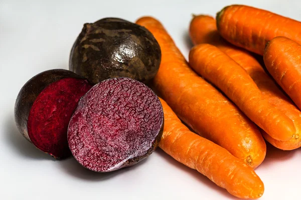 Beets and carrots isolated on white background — Stock Photo, Image