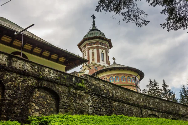 Romanian Sinaia monastery, Sinaia - Romania — Stock Photo, Image