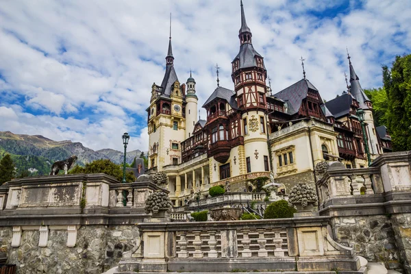 Castelo de Peles Sinaia, Roménia, Transilvânia — Fotografia de Stock