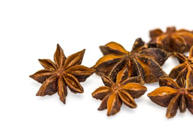 yıldız anasonu beyaz arkaplanda izole edildi