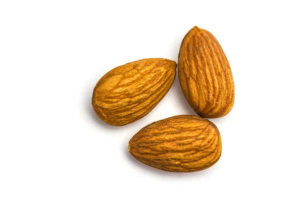Grupo de amendoins isolados sobre fundo branco — Fotografia de Stock