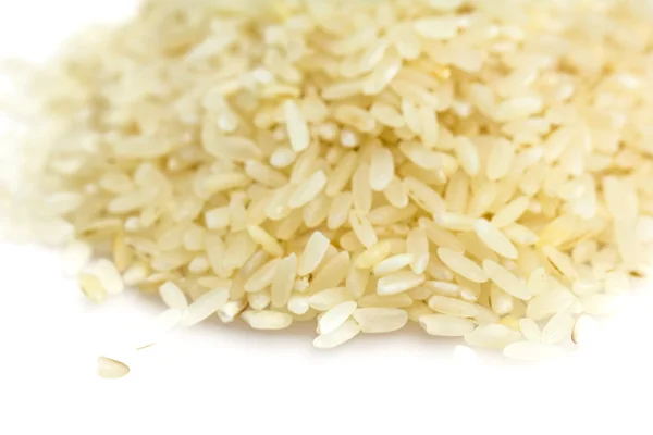 Gotowane chiński ryż wzgórzu na białym tle — Zdjęcie stockowe