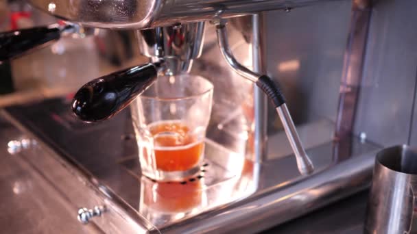 Aromatic black coffee pours from the coffee machine into the glass. Espresso, good morning. Slow motion. Clouse up – Stock-video