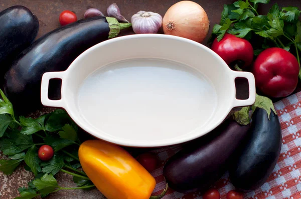 Empty Baking Dish Vegetables Eggplant Casserole Ingredients Bell Peppers Onions — Stock Photo, Image