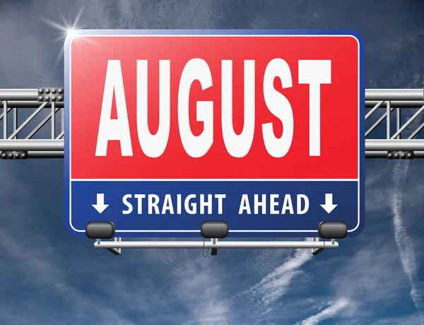 Agosto, cartaz sinal de estrada . — Fotografia de Stock