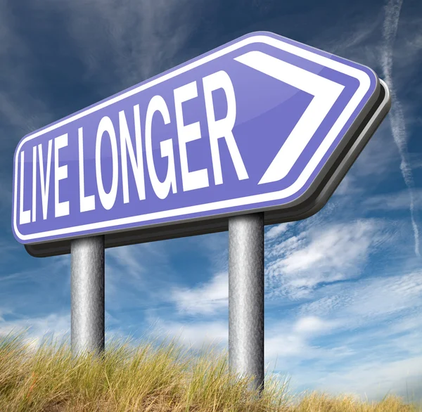 Żyć dłużej znak drogowy — Zdjęcie stockowe