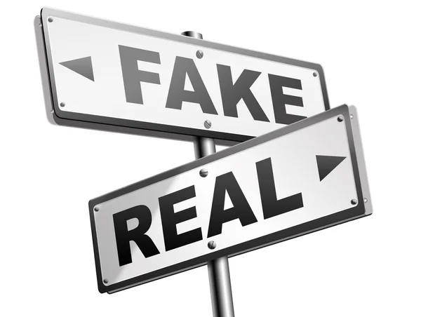 Fake versus real critical thinking — Stock Photo, Image