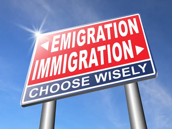 Імміграція або еміграція дорожній знак — стокове фото