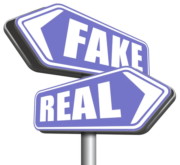 Fake versus real critical thinking — Stock Photo, Image