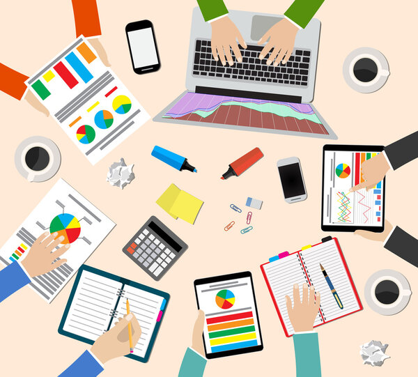 Персонал за столом
