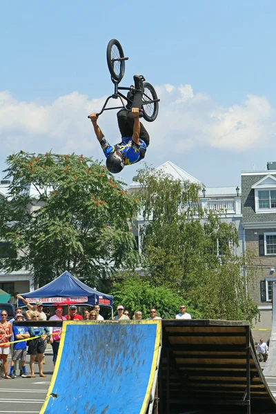 BMX ποδηλάτης στον αέρα — Φωτογραφία Αρχείου