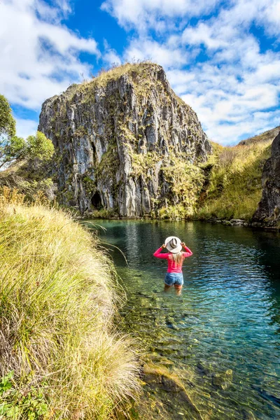 Mujer Turista Visitante Caminando Través Clarkes Gorge Nsw Australia — Foto de Stock