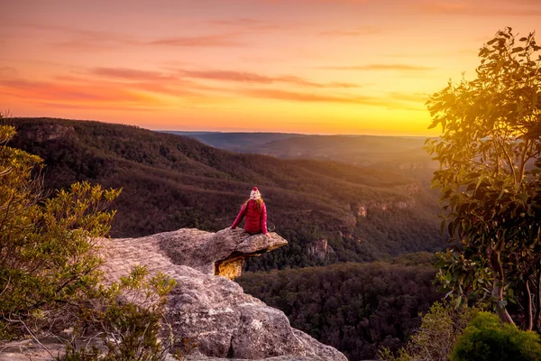 Woman Watching Sunset Mountains Landscape Southern New South Wales Australia — Stock Photo, Image