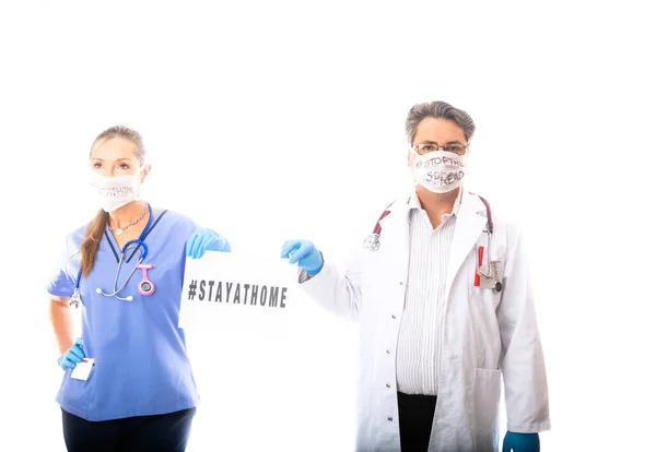 Dois Médicos Trabalhadores Hospitalares Têm Sinal Para Encorajar Fortemente Comunidade — Fotografia de Stock