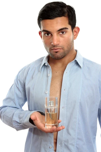 Homem segurando perfume fragrância — Fotografia de Stock