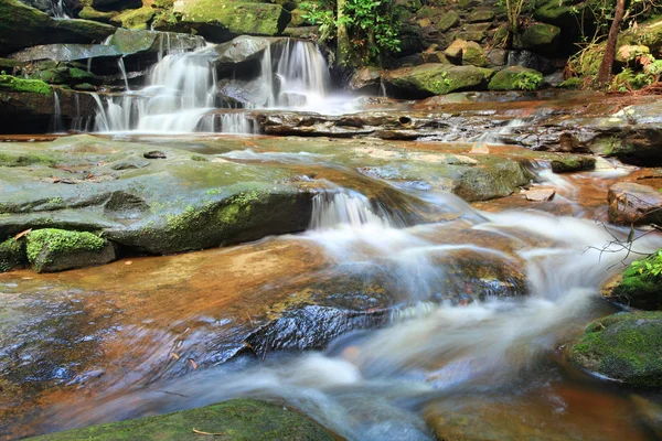 Wasserfälle und kleiner Bach in Australien — Stockfoto