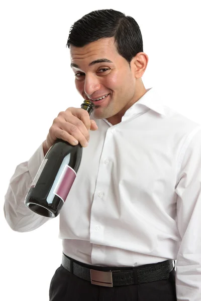 Άνθρωπος κατάχρηση αλκοόλ που πίνει από μπουκάλι κρασί Royalty Free Φωτογραφίες Αρχείου