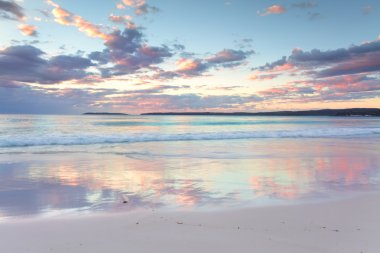 Çok pastel şafak güneş doğarken Hyams Beach Nsw Avustralya