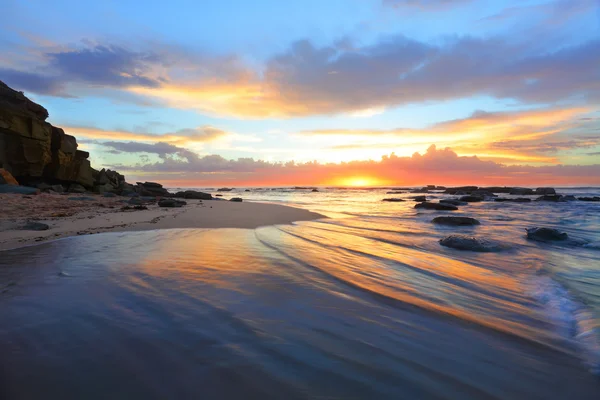 Prachtige zonsopgang ochtend op het strand Australië Rechtenvrije Stockfoto's